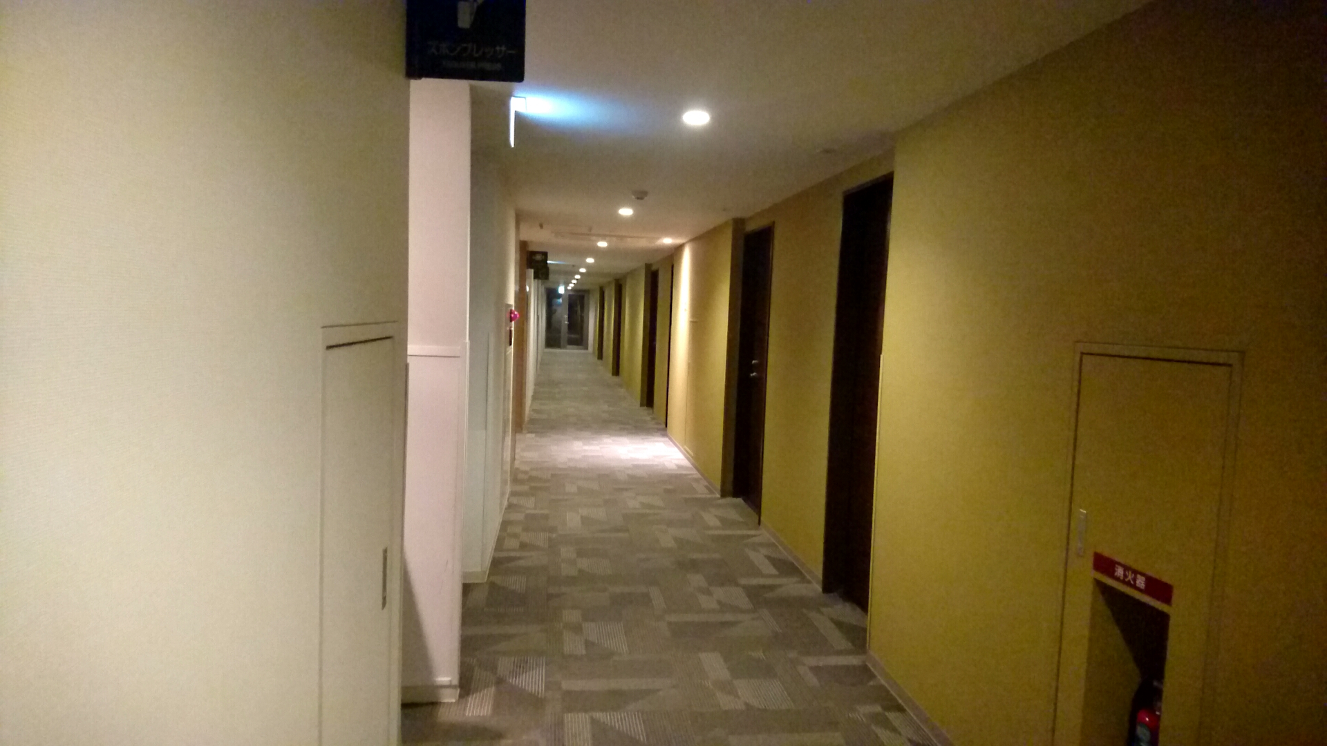 廊下の雰囲気